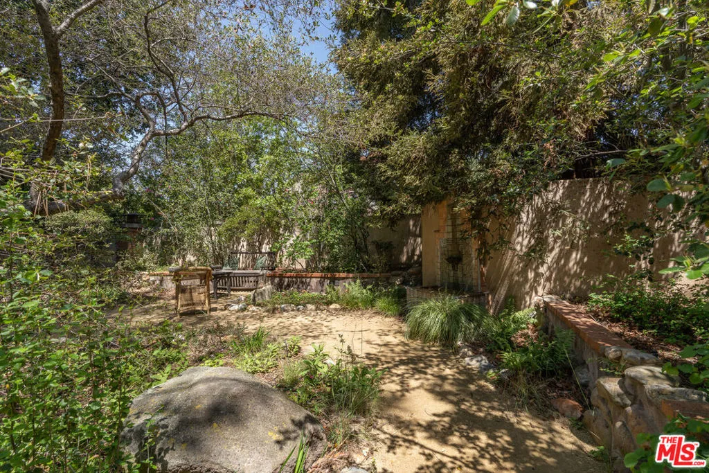 111 S Van Ness Avenue, Los Angeles, California 90004 home-pic-77